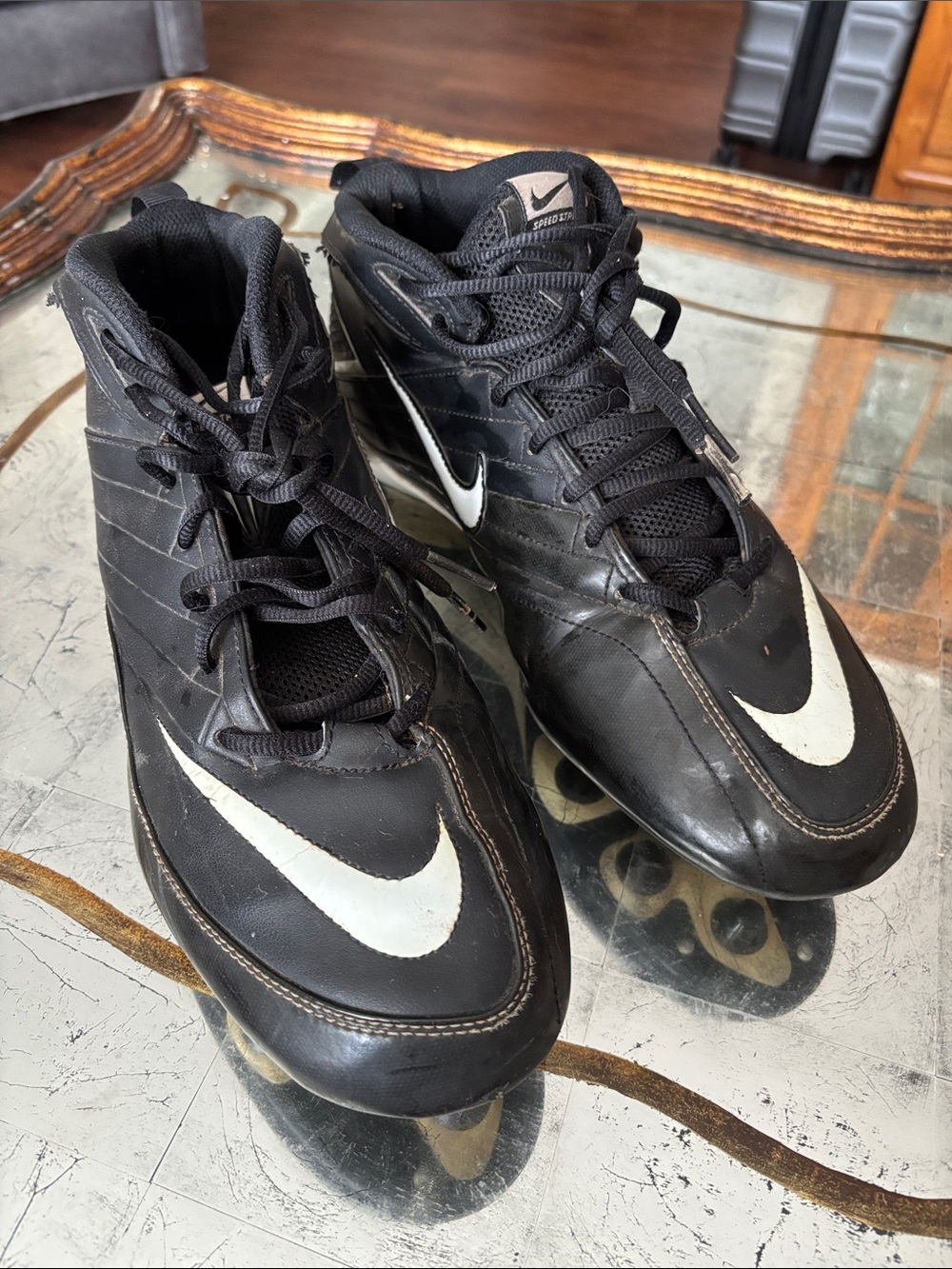 NIKE Athletic Shoes